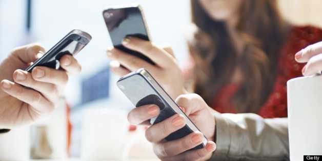मोबाईल वर जास्त वेळ घालवताय ? ‘या’ आजाराचा धोका | frequent use of social media increases risk of adhd