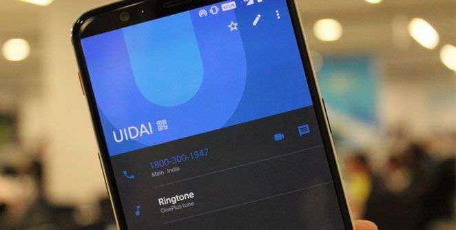 गुगलच्या 'गलती से मिस्टेक'मुळे तुमच्या मोबाईलमध्ये सेव्ह झाला UIDAI नंबर | Google accepts fault for putting UIDAI helpline number on phone contact list
