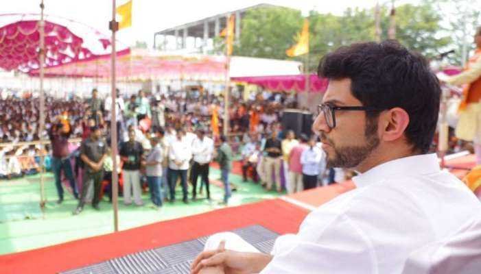 अजान सुरु झाल्यामुळे आदित्य ठाकरे यांनी भाषण थांबवलं | aditya thackeray halts speech for azaan