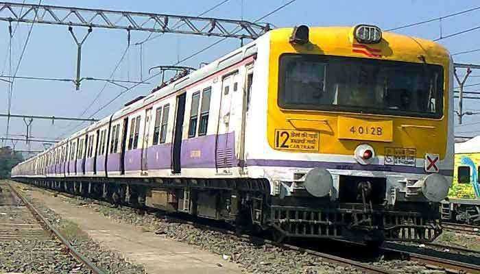 Pune : एक लाख फुकट्या रेल्वे प्रवाशांकडून साडेपाच कोटींचा दंड वसूल | Pune railway division books travellers without tickets