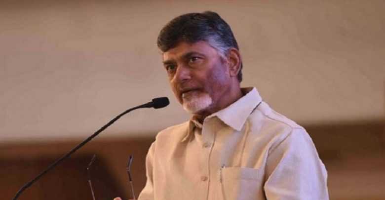 बेरोजगार ब्राह्मणांना मुख्यमंत्री चंद्राबाबू नायडूंनी वाटल्या कार | chandrababu distributed cars unemployed youth