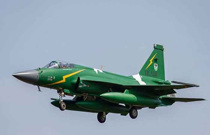 पाकिस्तानच्या विमानांची घुसखोरी, हिंदुस्थानने विमानं पिटाळून लावली | pakistani jets pushed back by iaf