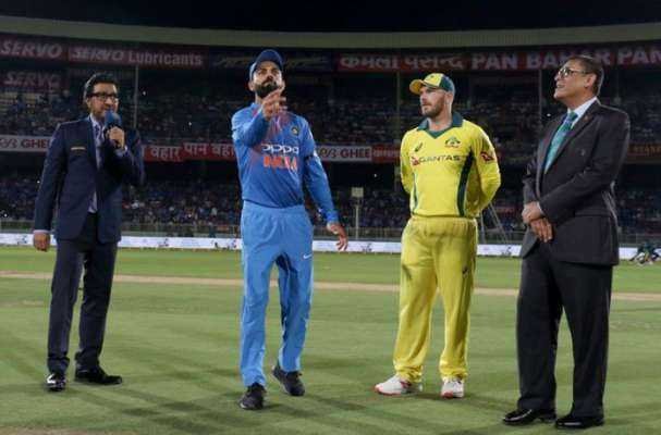 #INDvAUS 1st ODI : नाणेफेक जिंकून ऑस्ट्रेलियाचा प्रथम फलंदाजीचा निर्णय | Aus have won the tost chosse to bowl 1st