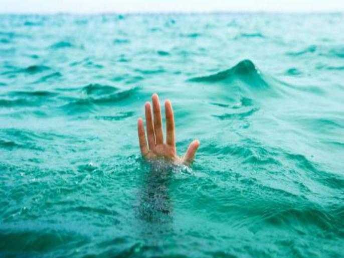मृत्यू | One drowned in the sea of ​​Bandstand