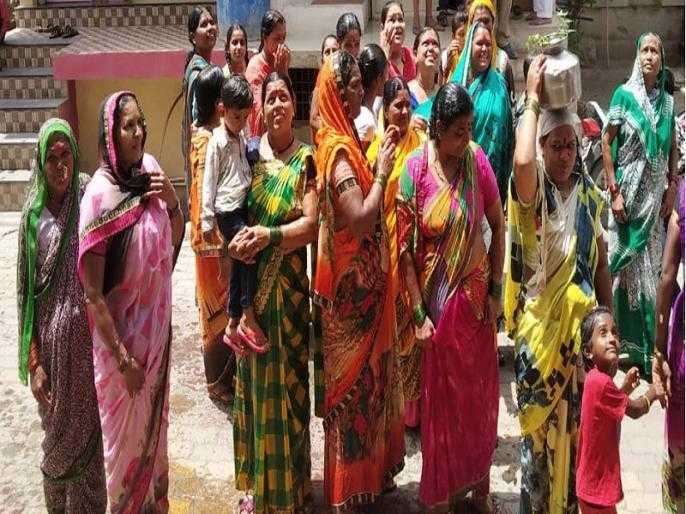 खुलताबाद | khultabad, women are pray for water good