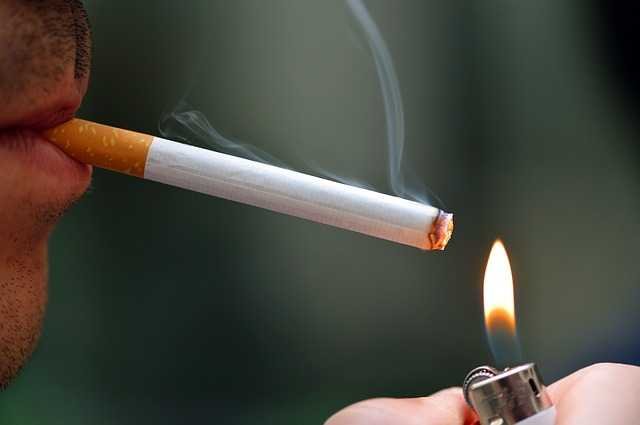 पुणे | PUNEKARONO Beware ..! You blow five cigarettes every day