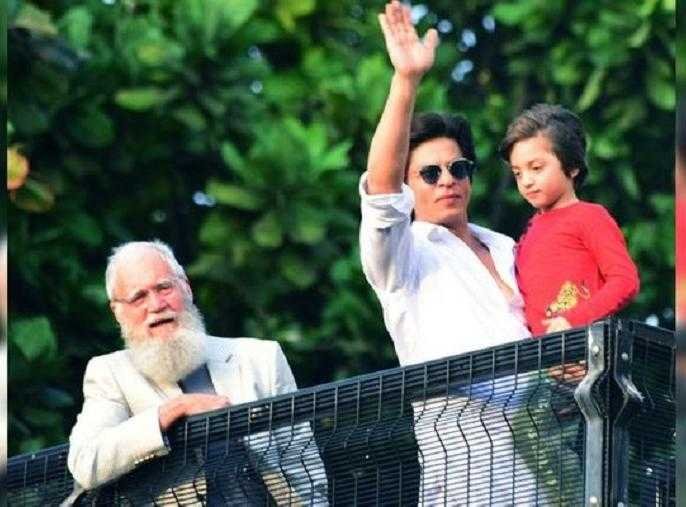 ईद | Who is this person with Shahrukh Khan in the balcony of 'Mannat' on Eid day?