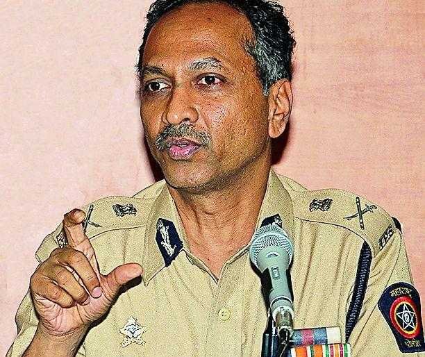 येरवडा  | Police commissioner landed on the road and fired only one chaos