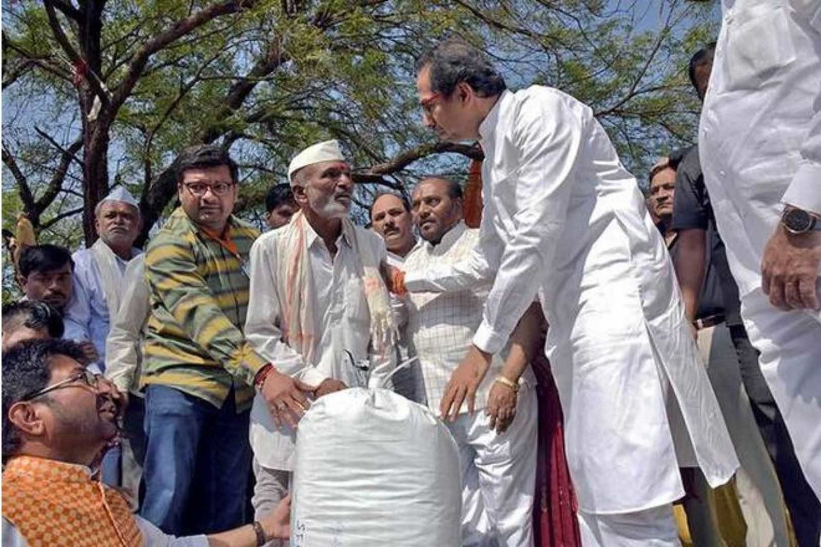 उद्धवजी ठाकरे | Shiv Sena chief Uddhavji to look into the damage caused by wet drought