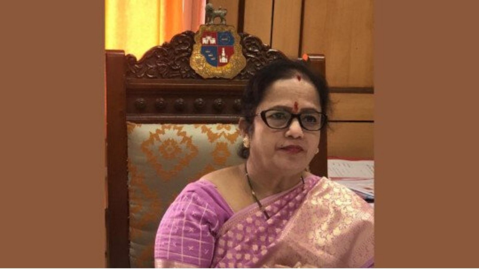 किशोरी पेडणेकर | Mayor Kishori Pednekar denies family car