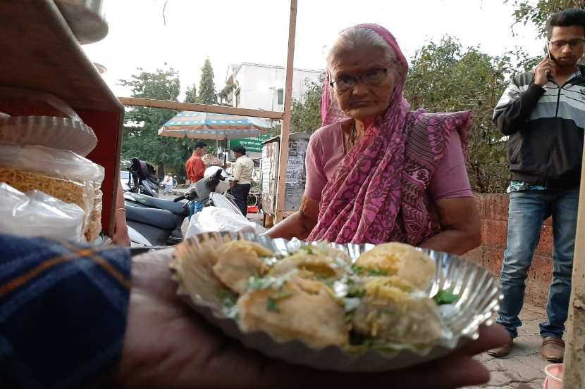 कर्ज | Inspirational: Panipuri sells 5-year-old granddaughter to pay off debt