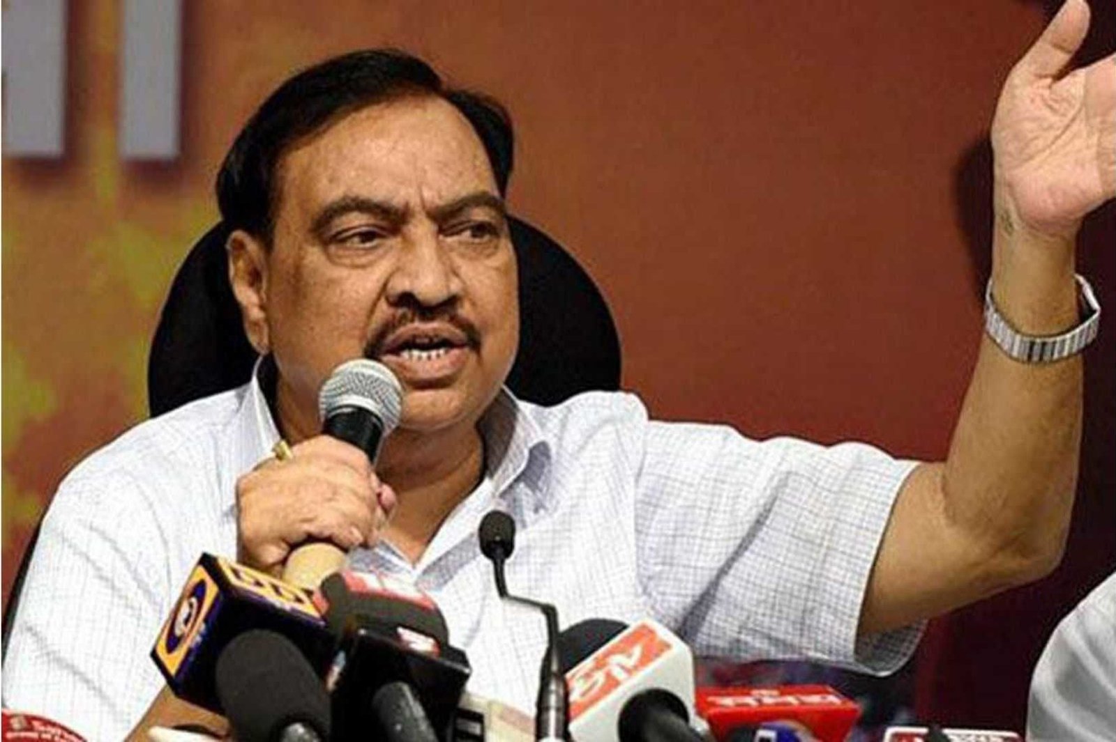 एकनाथ खडसे | Eknath Khadse in touch with the Alliance