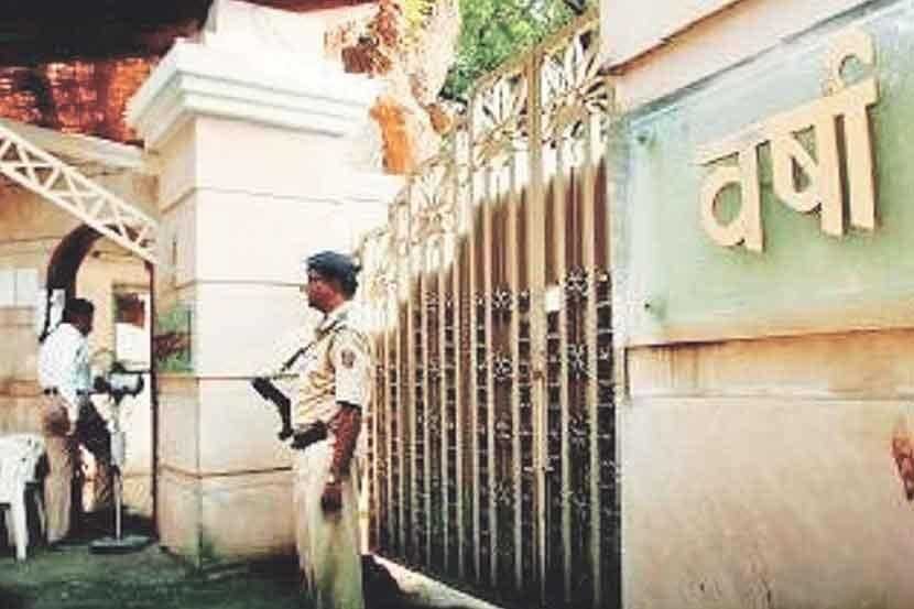 वर्षाच्या-भिंतीवर-युटी-व-Year-on-the-wall-UT-W