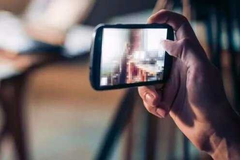 सातवीच्या विद्यार्थिनींना शिक्षकानेच दाखवला पॉर्न व्हिडिओ-Seventh student showed a porn video by a teacher