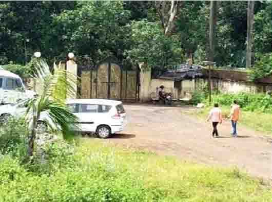 मुख्यमंत्री ठाकरे यांच्या फार्महाऊसवर अज्ञा-Unknown at Chief Minister Thackeray's farmhouse