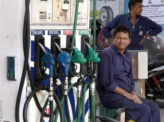 मुंबईत-पेट्रोलच्या-दराने-In Mumbai-petrol-rate